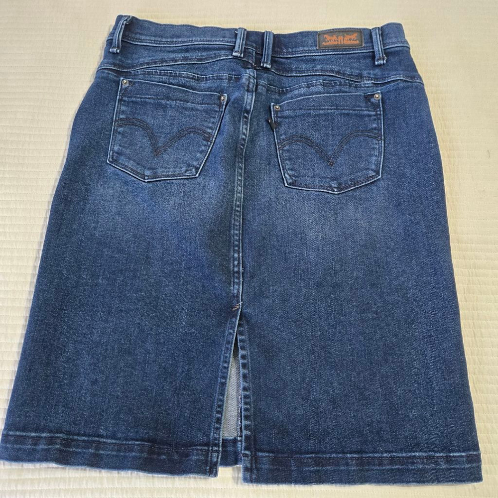 Women's Levi's Perfectly Slimming 512 Denim Skirt in Dark Blue Wash Size 6 - Picture 9 of 12